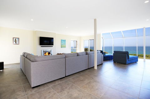 Neptune I Absolute Beachfront I Stunning Views - Northern Rivers Accommodation 3