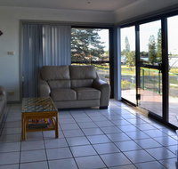 Oxley 8 at Tuncurry - Northern Rivers Accommodation
