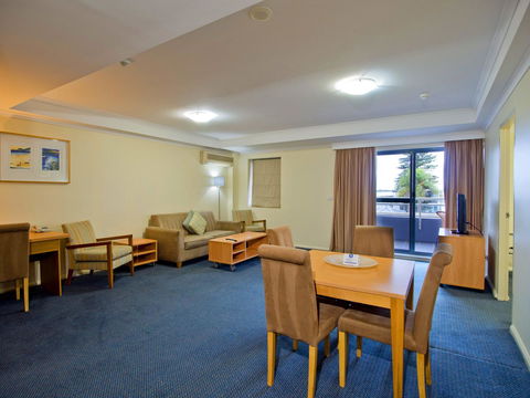Oaks The Entrance Waterfront Suites - Northern Rivers Accommodation 8