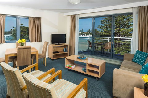 Oaks The Entrance Waterfront Suites - Northern Rivers Accommodation 2