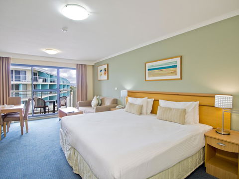 Oaks The Entrance Waterfront Suites - Northern Rivers Accommodation 10