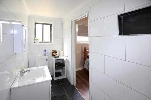 Pound Creek Gallery - Northern Rivers Accommodation 6