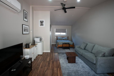 Pound Creek Gallery - Northern Rivers Accommodation 5