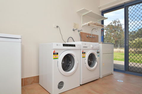 JE Guesthouse, Central To All The Hunter Valley Has To Offer - Northern Rivers Accommodation 38