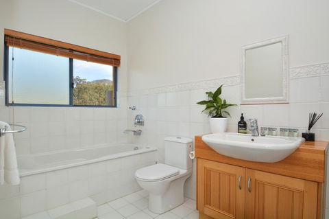 JE Guesthouse, Central To All The Hunter Valley Has To Offer - Northern Rivers Accommodation 23