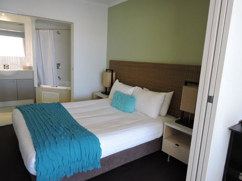 BASE Holidays - Ettalong Beach Premium Apartments - Northern Rivers Accommodation 4
