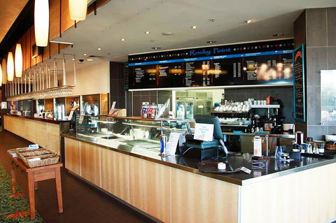 BASE Holidays - Ettalong Beach Premium Apartments - Northern Rivers Accommodation 2