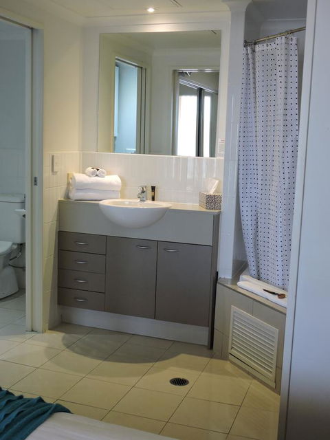 BASE Holidays - Ettalong Beach Premium Apartments - Northern Rivers Accommodation 8