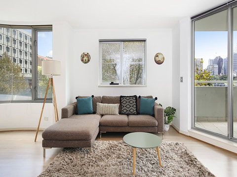 Lower Bridge And Sails - Executive 2BR Darlinghurst Apartment With Balcony And Rooftop Views - Northern Rivers Accommodation 4