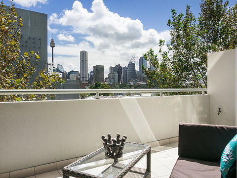 Lower Bridge And Sails - Executive 2BR Darlinghurst Apartment With Balcony And Rooftop Views - Northern Rivers Accommodation 6