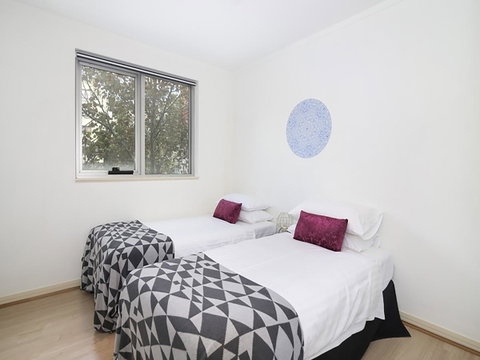 Lower Bridge And Sails - Executive 2BR Darlinghurst Apartment With Balcony And Rooftop Views - Northern Rivers Accommodation 8