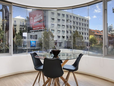 Lower Bridge And Sails - Executive 2BR Darlinghurst Apartment With Balcony And Rooftop Views - Northern Rivers Accommodation 1
