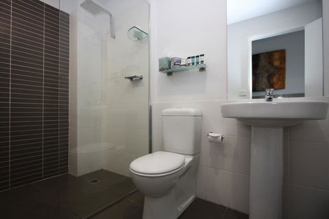 Honeysuckle Executive Apartments - Northern Rivers Accommodation 22