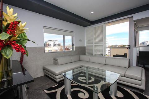 Honeysuckle Executive Apartments - Northern Rivers Accommodation 18