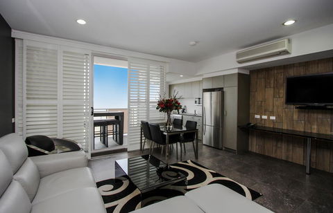 Honeysuckle Executive Apartments - Northern Rivers Accommodation 11