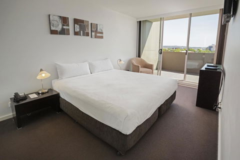 Honeysuckle Executive Apartments - Northern Rivers Accommodation 36