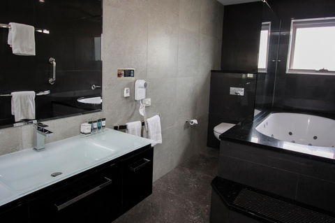 Honeysuckle Executive Apartments - Northern Rivers Accommodation 39