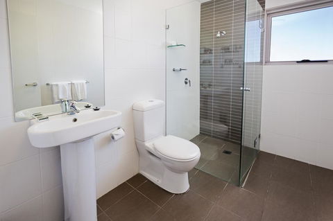 Honeysuckle Executive Apartments - Northern Rivers Accommodation 26