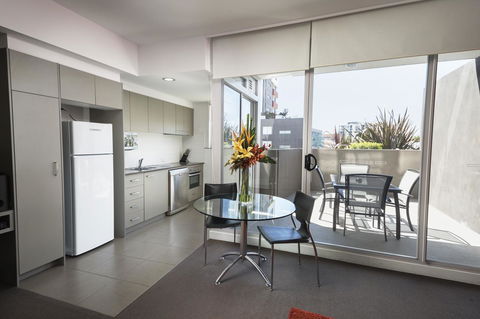 Honeysuckle Executive Apartments - Northern Rivers Accommodation 6