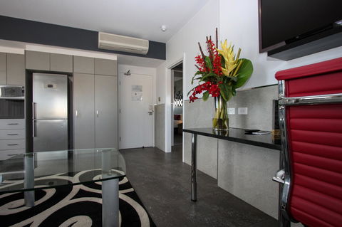 Honeysuckle Executive Apartments - Northern Rivers Accommodation 15