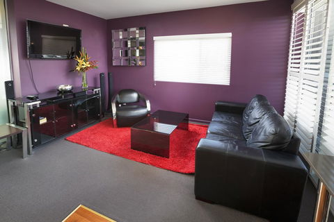 Honeysuckle Executive Apartments - Northern Rivers Accommodation 13