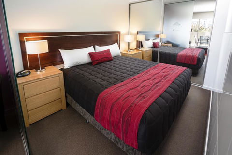 Honeysuckle Executive Apartments - Northern Rivers Accommodation 27