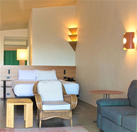 Beach Hotel Resort - Northern Rivers Accommodation 9