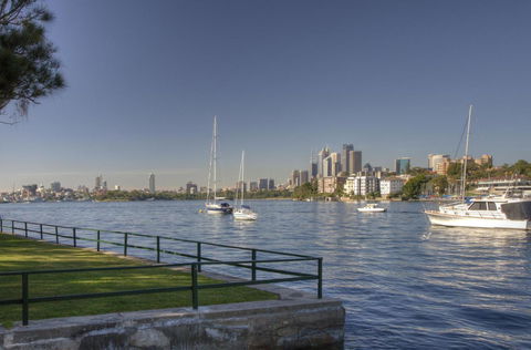 Summery, Spacious 4 Bed Home In Kurraba Point - Northern Rivers Accommodation 20