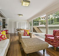 Summery spacious 4 bed home in Kurraba Point - Northern Rivers Accommodation