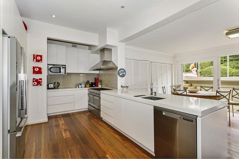 Summery, Spacious 4 Bed Home In Kurraba Point - Northern Rivers Accommodation 1