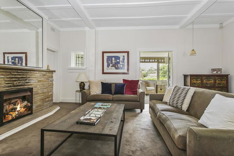 Summery, Spacious 4 Bed Home In Kurraba Point - Northern Rivers Accommodation 11