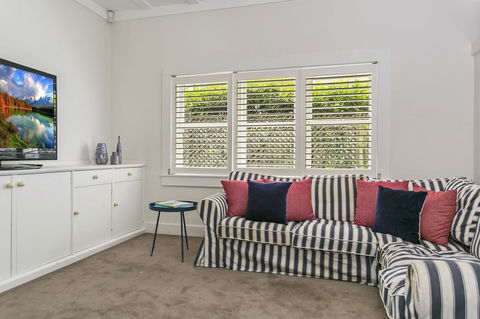 Summery, Spacious 4 Bed Home In Kurraba Point - Northern Rivers Accommodation 12