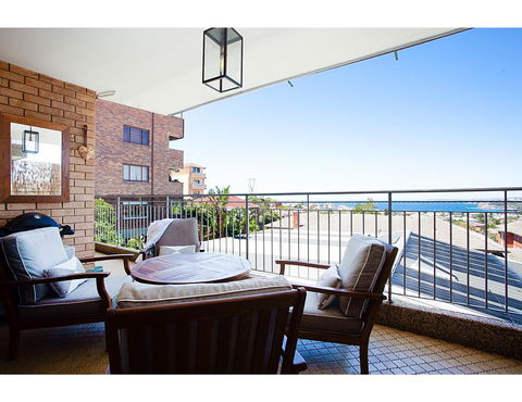 Ocean Views And Sea Breezes Over Bondi Beach - Northern Rivers Accommodation 9
