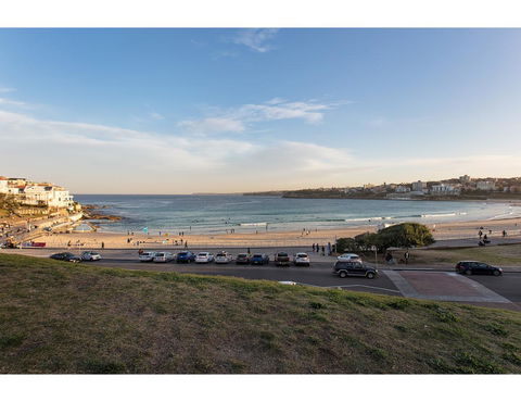 Ocean Views And Sea Breezes Over Bondi Beach - Northern Rivers Accommodation 2