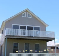 Red Waratah - Northern Rivers Accommodation