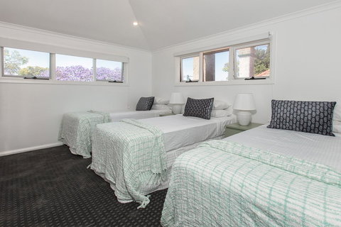 Elegant Family Home Close To Harbour And Views - Northern Rivers Accommodation 9