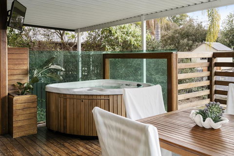 The Spa Cottage With HotTub, Netflix & Stan - Northern Rivers Accommodation 24