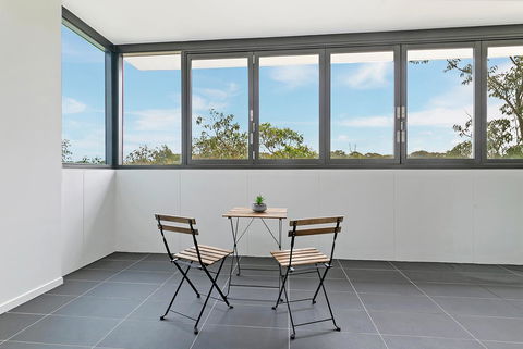 Stylish And Neat Two Bed Apartment In Wentworth Point - Northern Rivers Accommodation 8