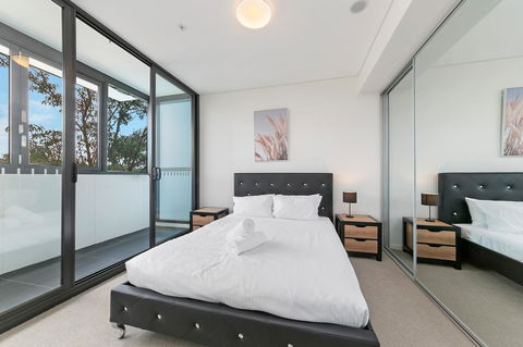 Stylish And Neat Two Bed Apartment In Wentworth Point - Northern Rivers Accommodation 7