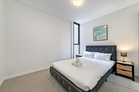 Stylish And Neat Two Bed Apartment In Wentworth Point - Northern Rivers Accommodation 6