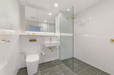 Stylish And Neat Two Bed Apartment In Wentworth Point - Northern Rivers Accommodation 9