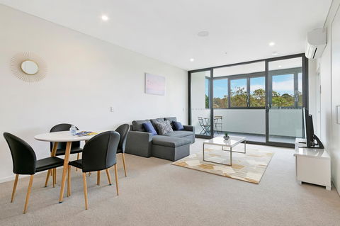 Stylish And Neat Two Bed Apartment In Wentworth Point - Northern Rivers Accommodation 4