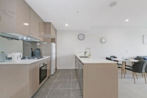 Stylish And Neat Two Bed Apartment In Wentworth Point - Northern Rivers Accommodation 5