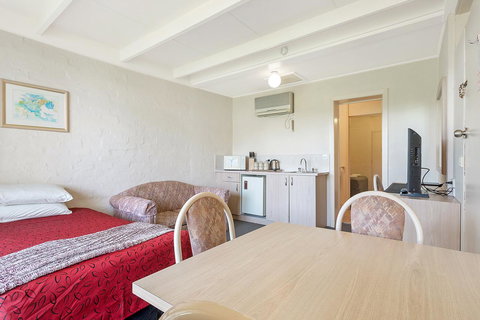 Black Dolphin Resort Motel & Apartments - Northern Rivers Accommodation 14