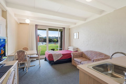 Black Dolphin Resort Motel & Apartments - Northern Rivers Accommodation 16