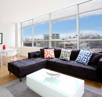 Gadigal Groove - Modern and Bright 3BR Executive Apartment in Zetland with Views - Northern Rivers Accommodation