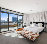 Darling Harbour Penthouse ViewsJacuzzi - Northern Rivers Accommodation