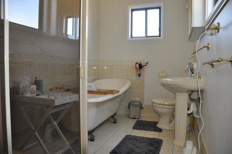Caledonia Cottage - Northern Rivers Accommodation 23