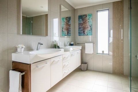 ZEN BY THE WATER - Esplanade Darwin Retreat - Northern Rivers Accommodation 11