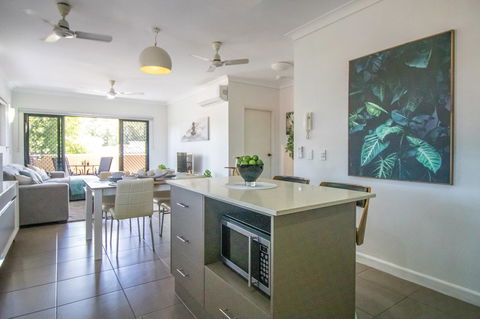 ZEN QUEST - The NOMADS PAD Near Nightcliff Markets & Sunset Foreshore - Northern Rivers Accommodation 24
